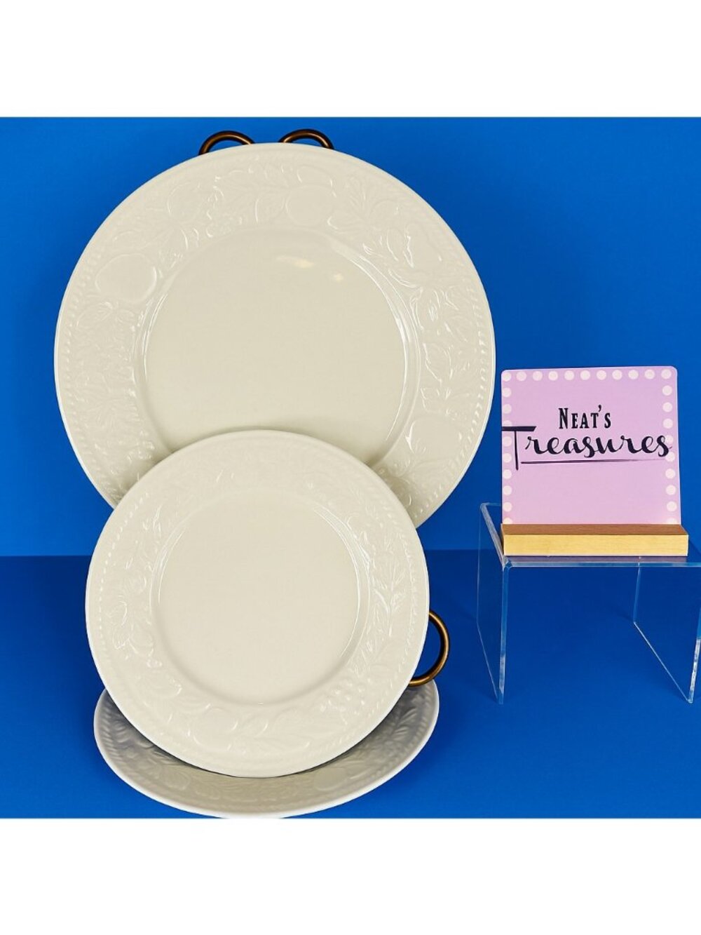 Sango GARLAND 8837 Embossed Scrolls Leaf White Stoneware i Dinner 2 Salad Plates
